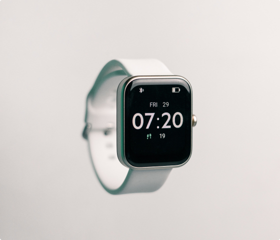 Smartwatch Up Stepper com seu design branco.